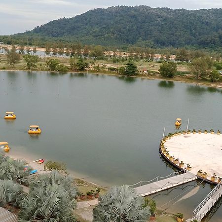 Glossy Marina Homestays Lumut Luaran gambar