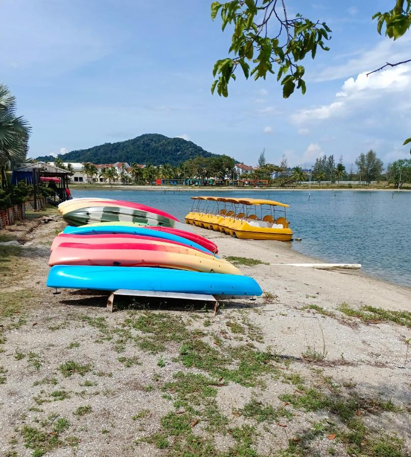 Glossy Marina Homestays Lumut Luaran gambar