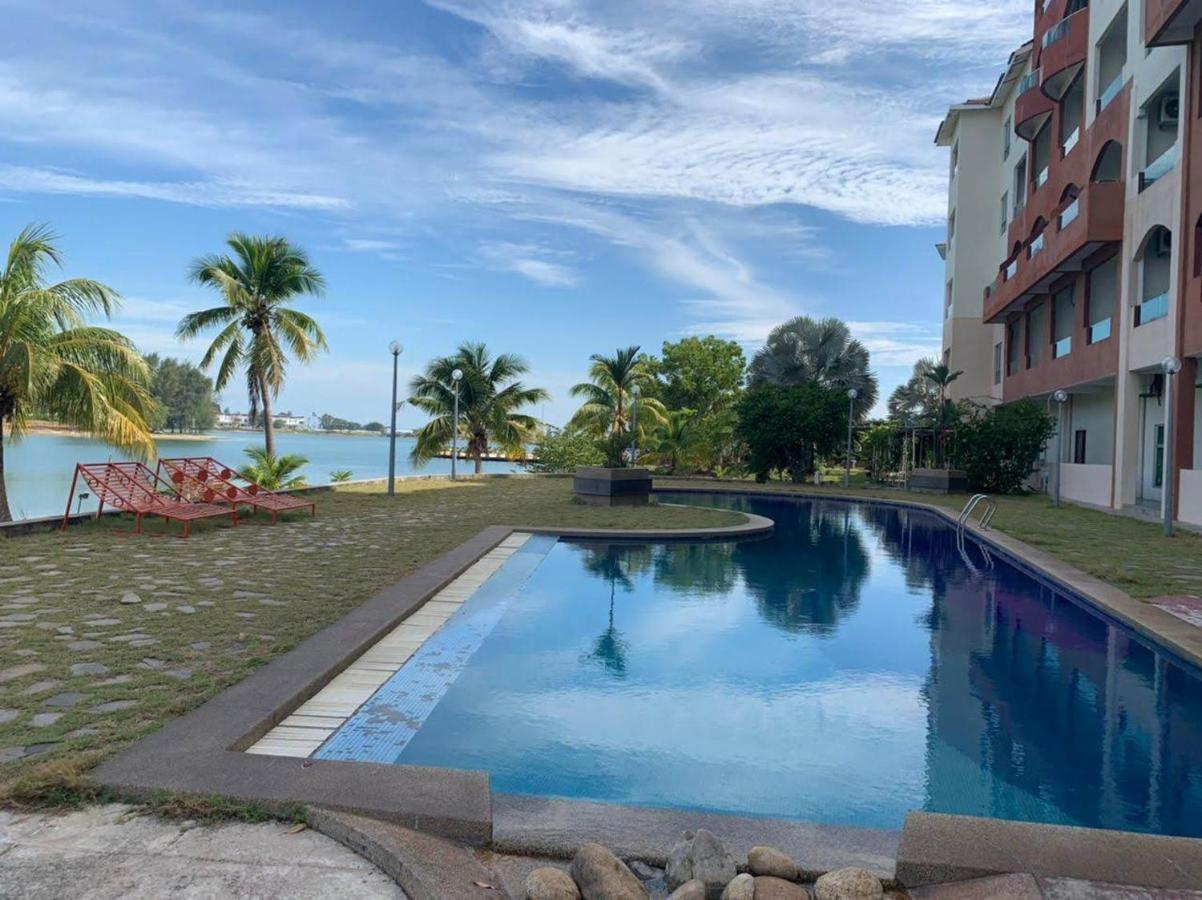 Glossy Marina Homestays Lumut Luaran gambar