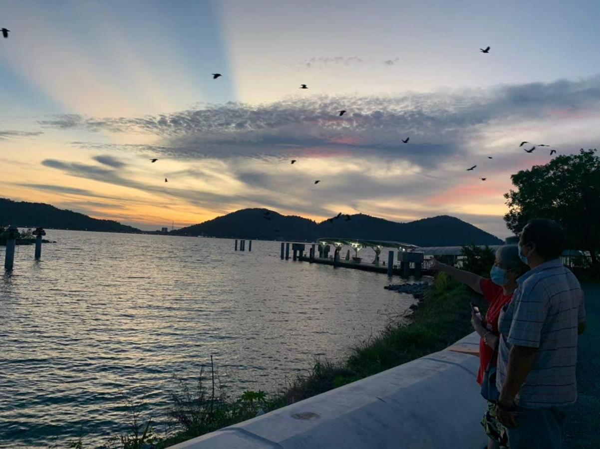 Glossy Marina Homestays Lumut Luaran gambar