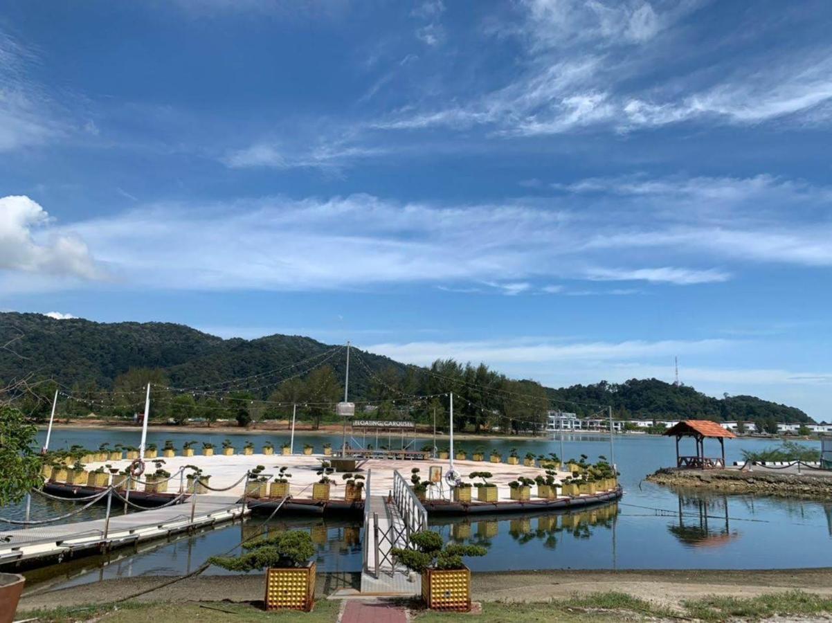 Glossy Marina Homestays Lumut Luaran gambar
