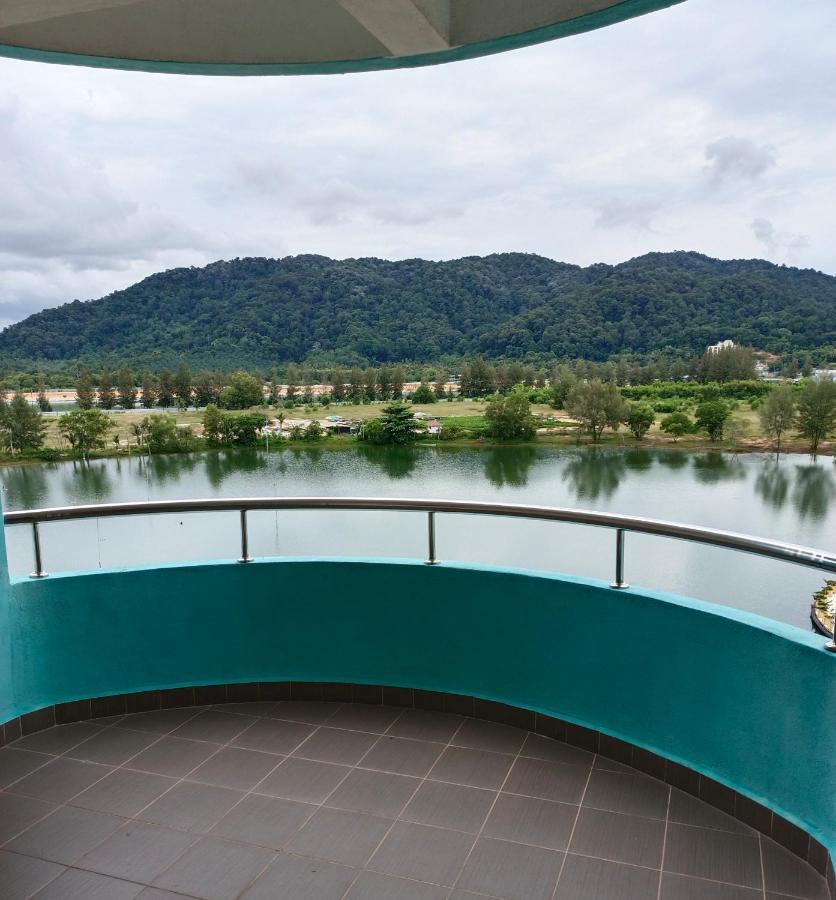 Glossy Marina Homestays Lumut Luaran gambar