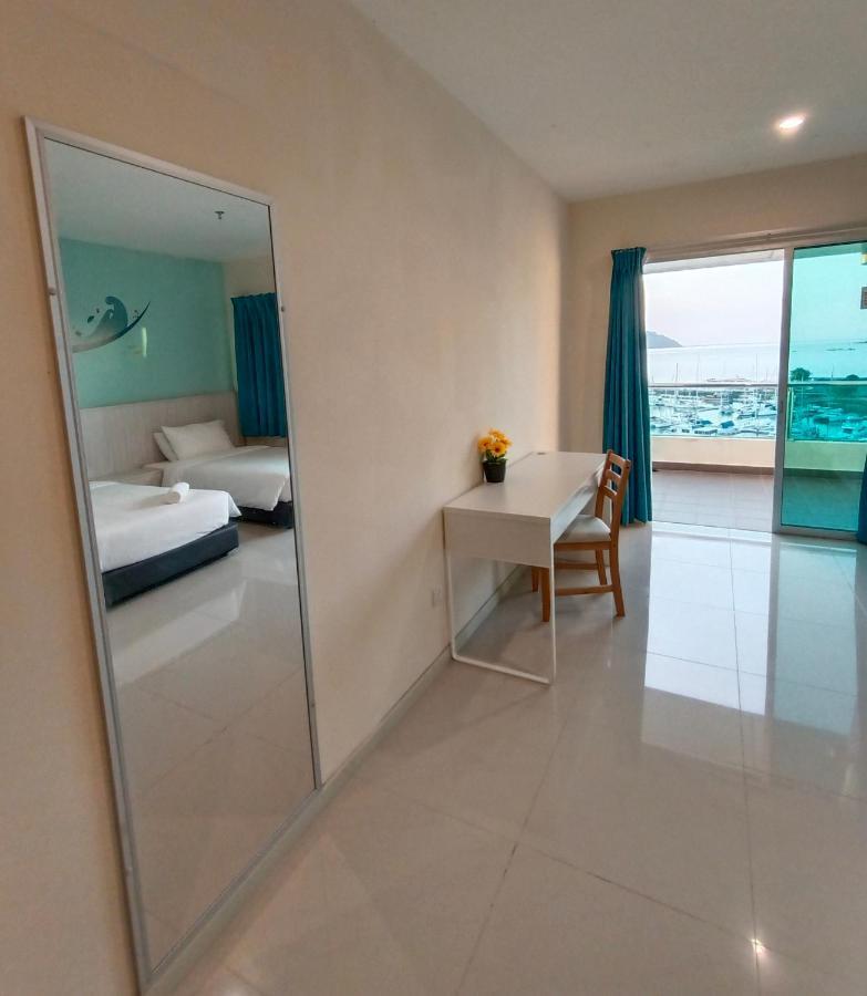 Glossy Marina Homestays Lumut Bilik gambar