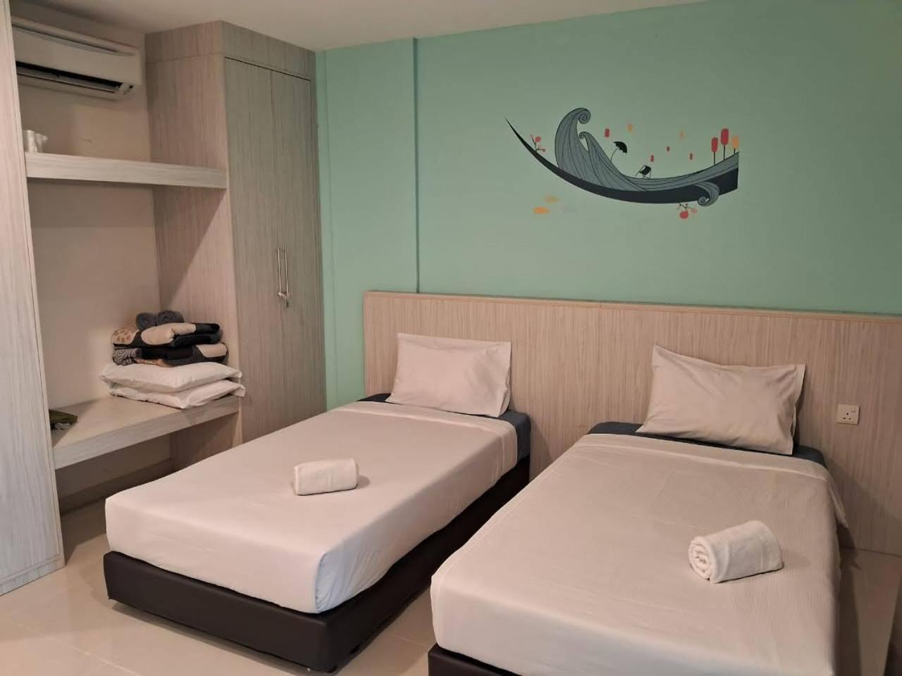 Glossy Marina Homestays Lumut Luaran gambar