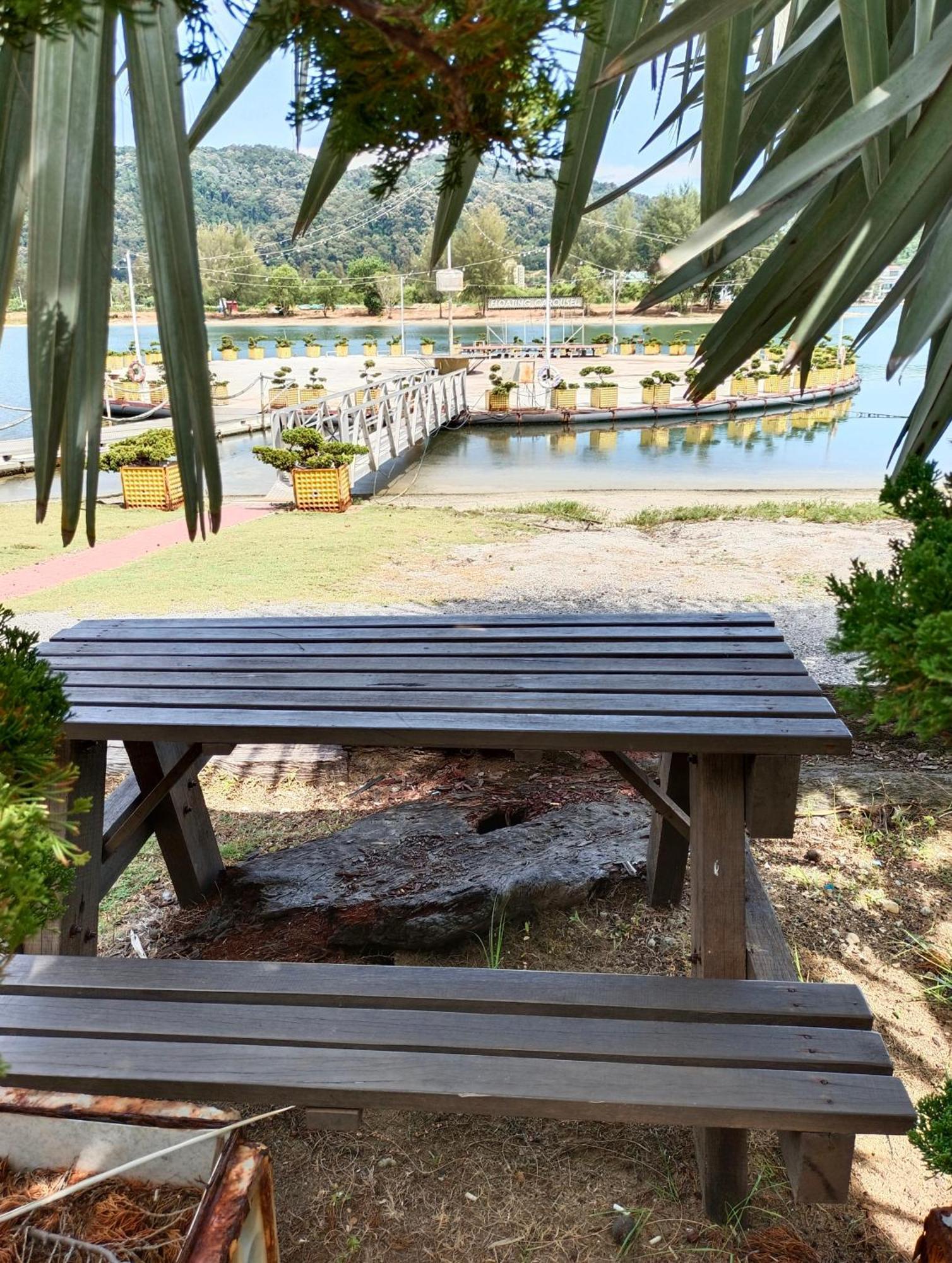 Glossy Marina Homestays Lumut Luaran gambar